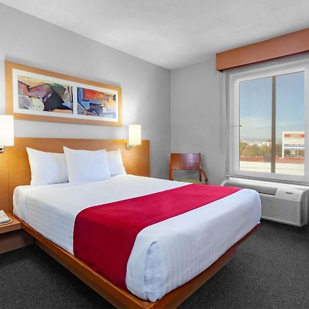City Express By Marriott Celaya Parque Exterior photo