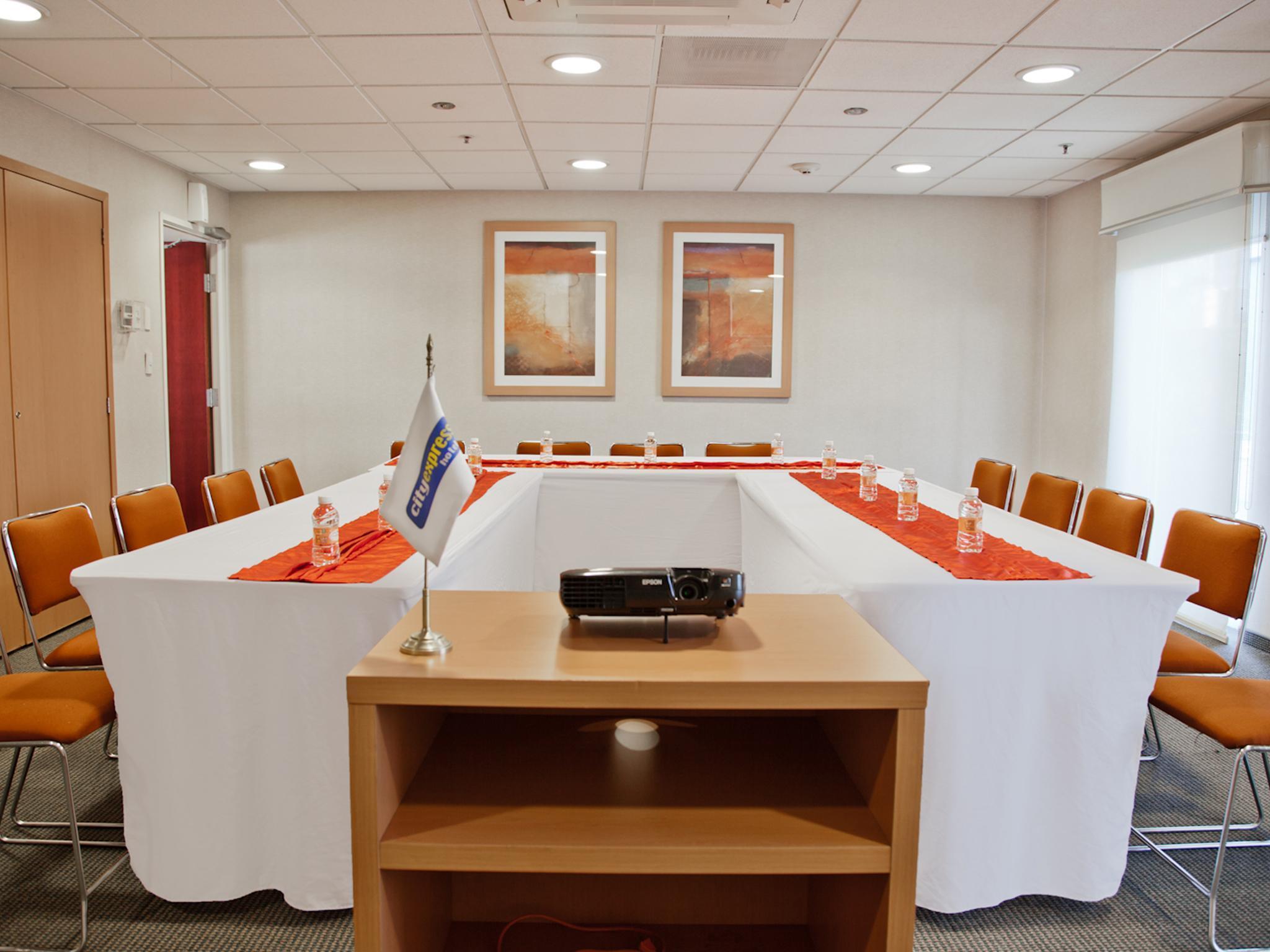 City Express By Marriott Celaya Parque Exterior photo