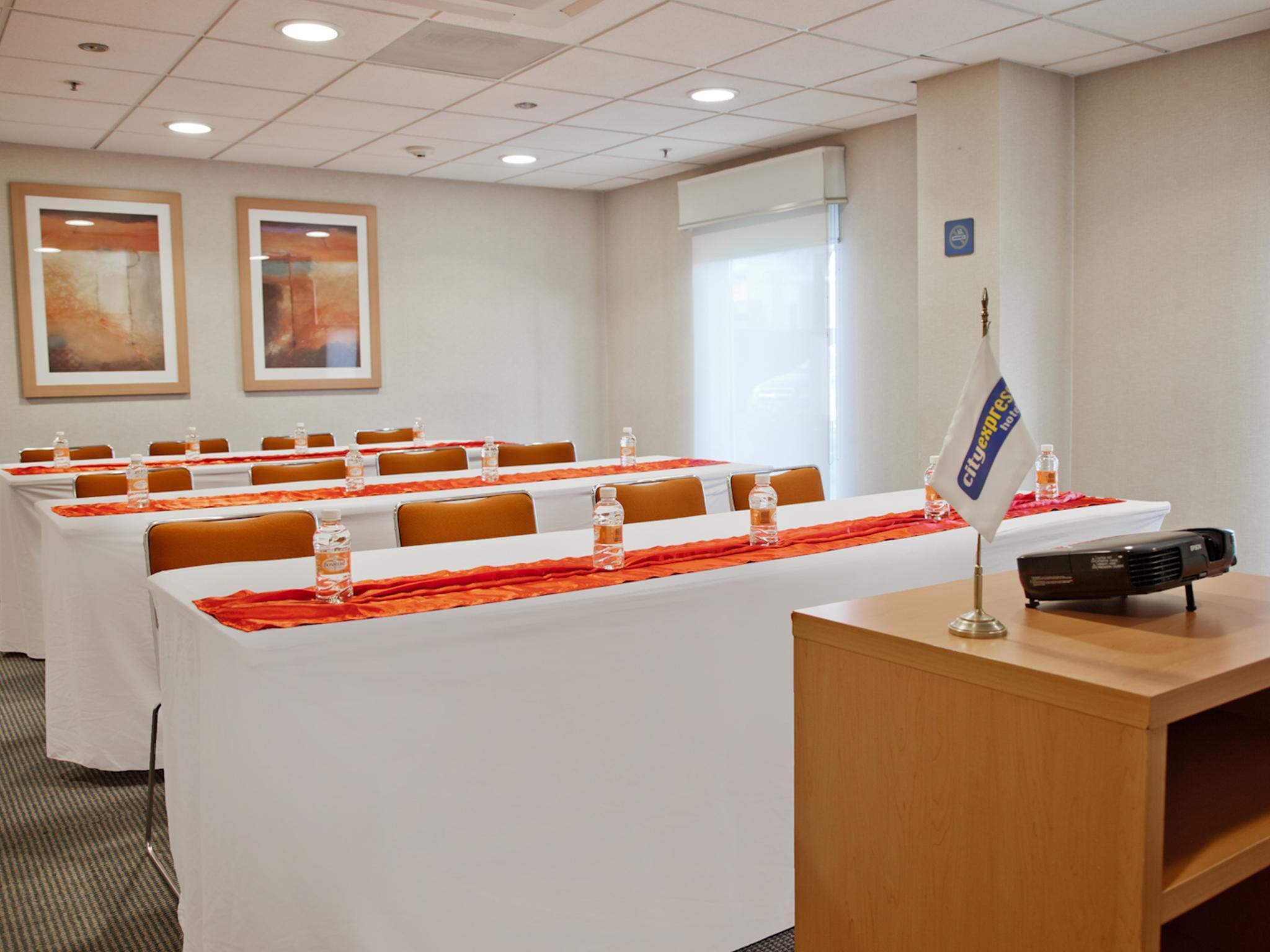City Express By Marriott Celaya Parque Exterior photo