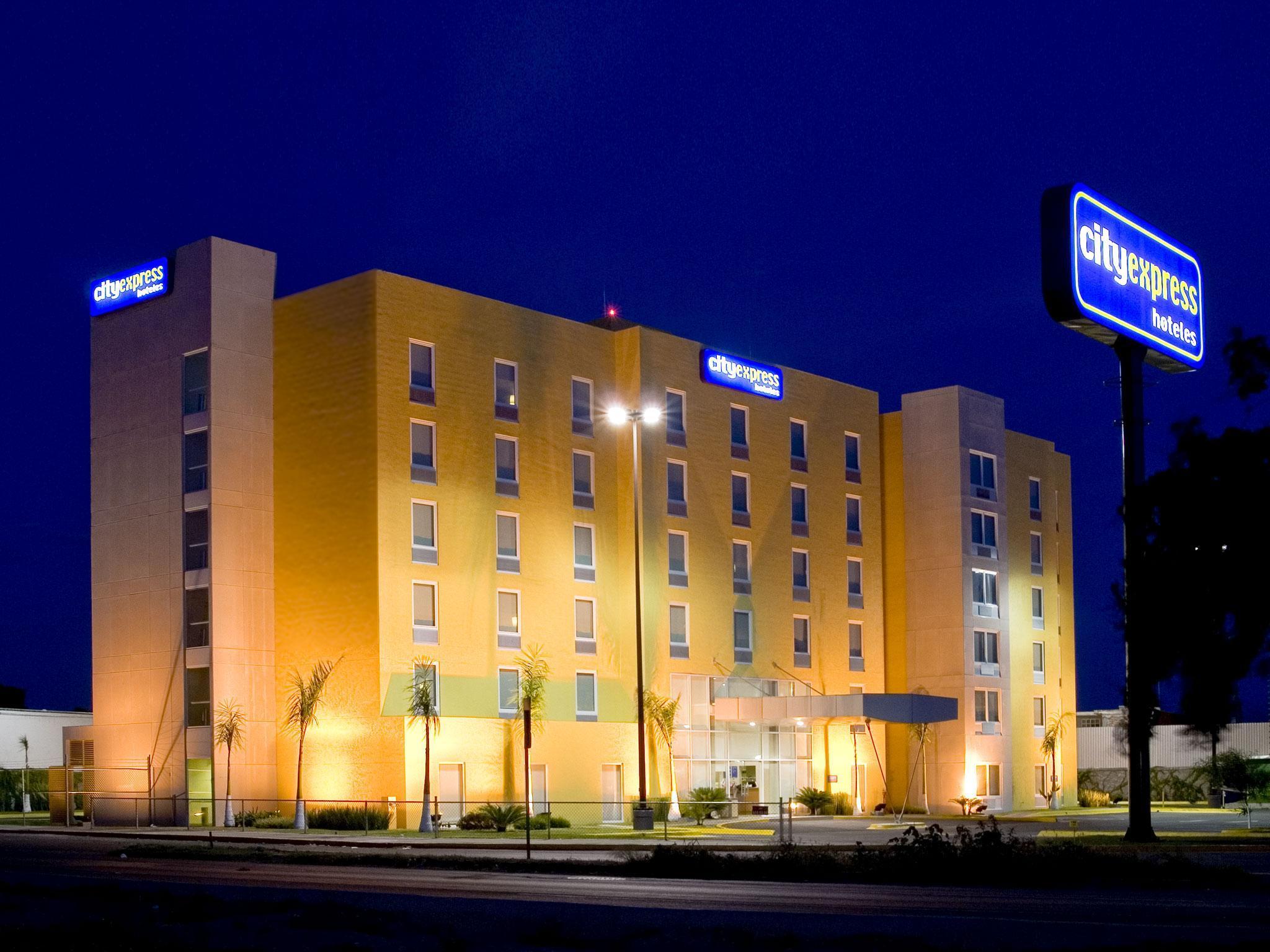 City Express By Marriott Celaya Parque Exterior photo
