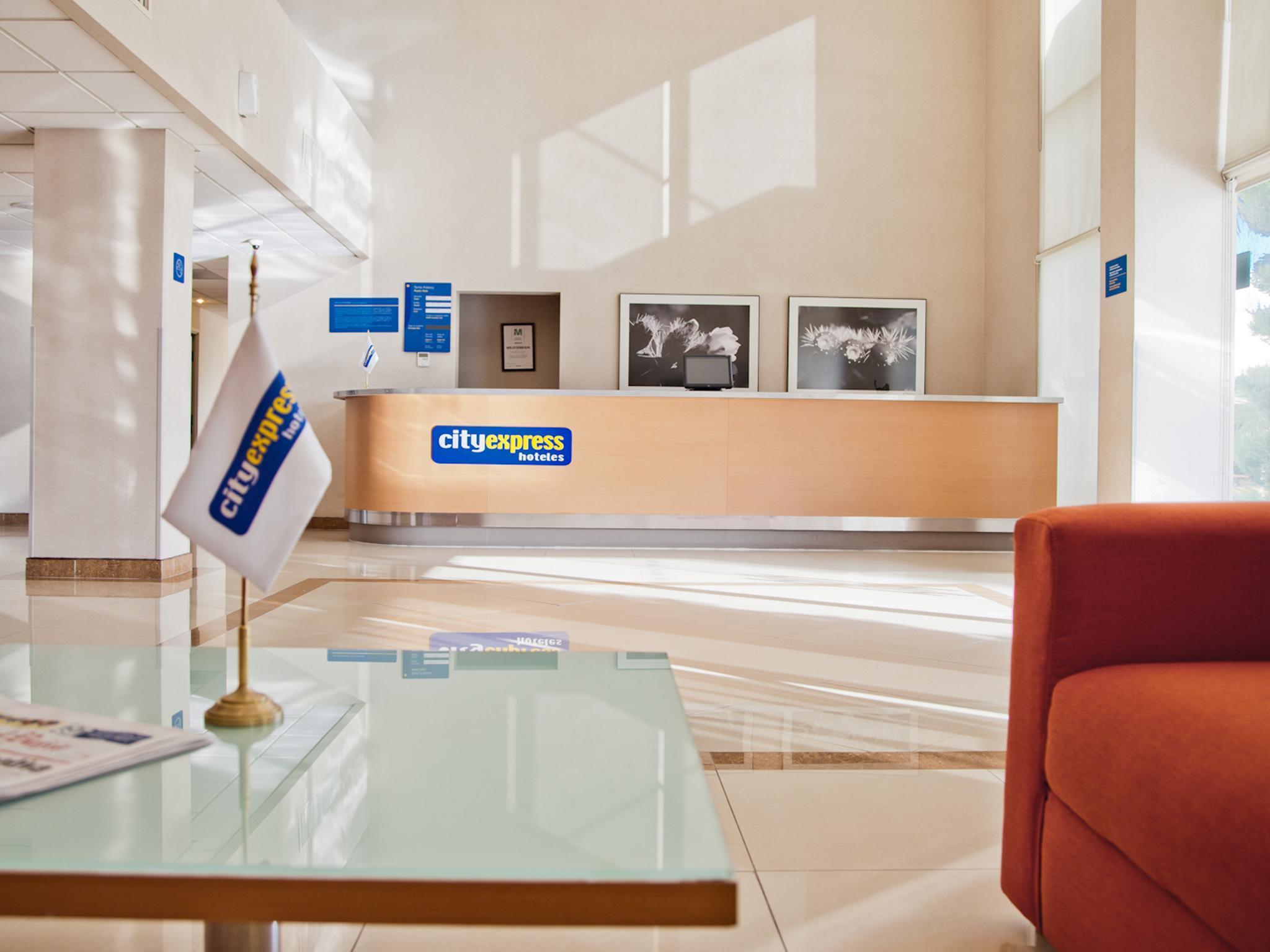 City Express By Marriott Celaya Parque Exterior photo