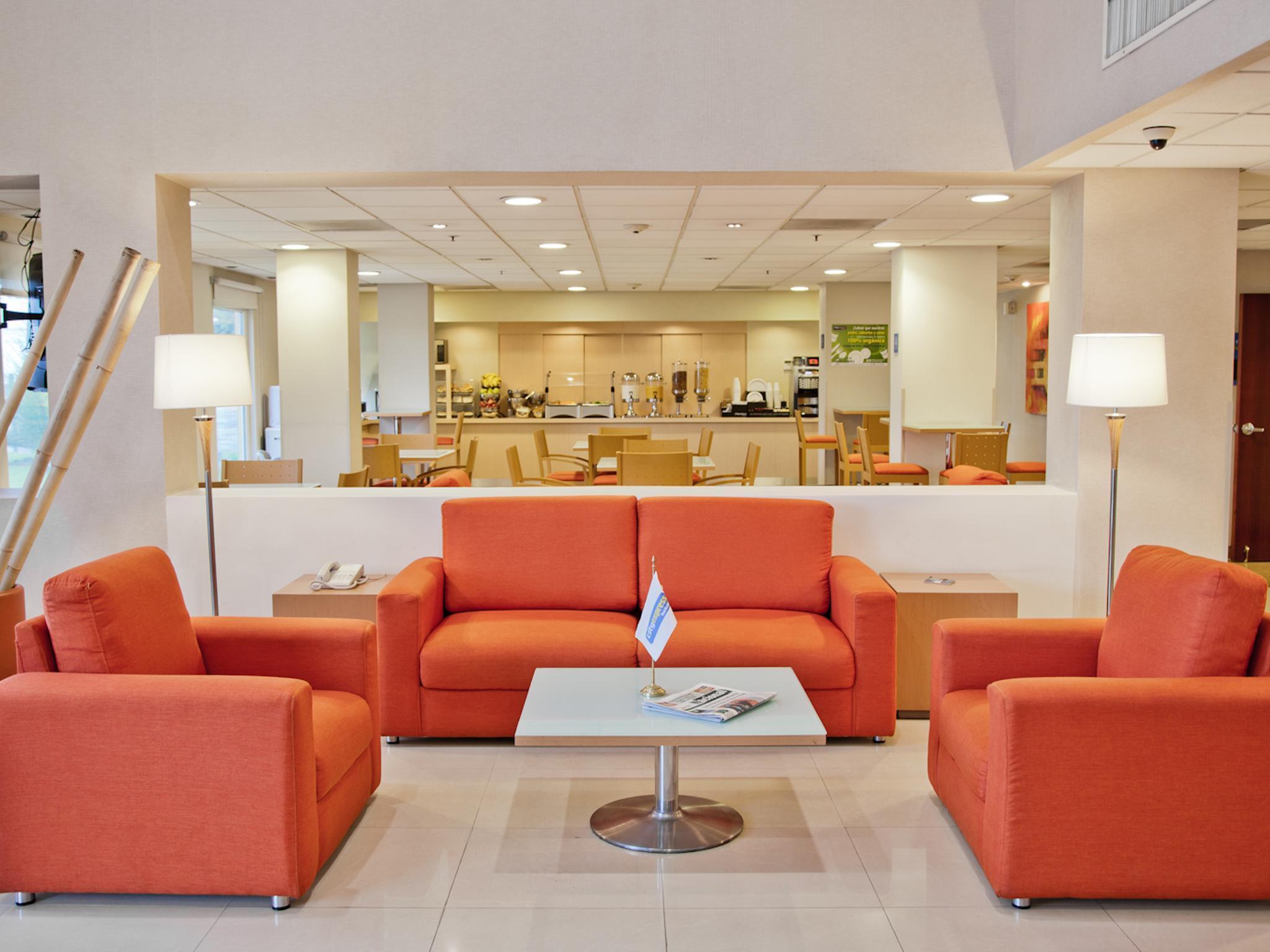 City Express By Marriott Celaya Parque Exterior photo