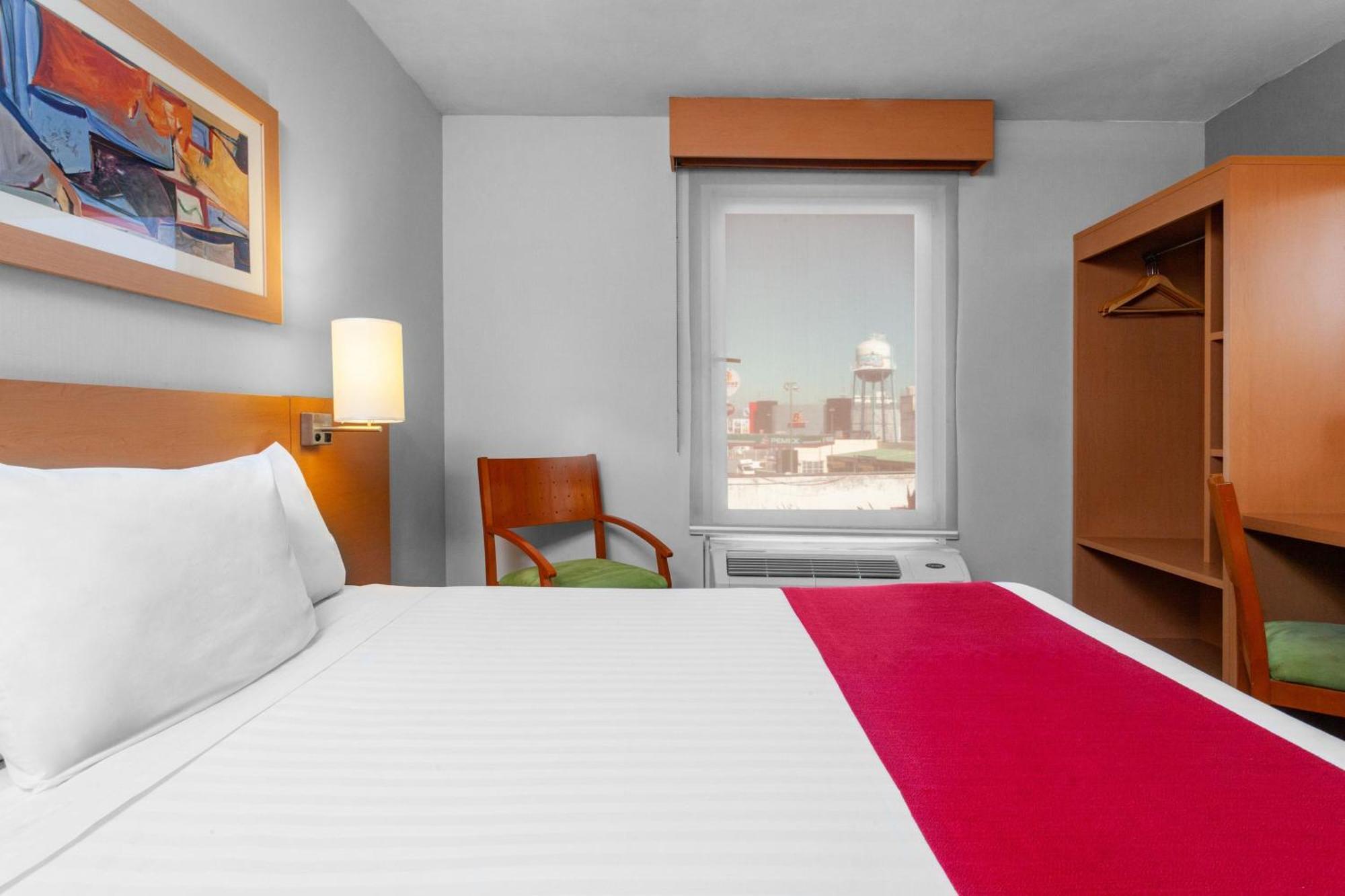 City Express By Marriott Celaya Parque Exterior photo