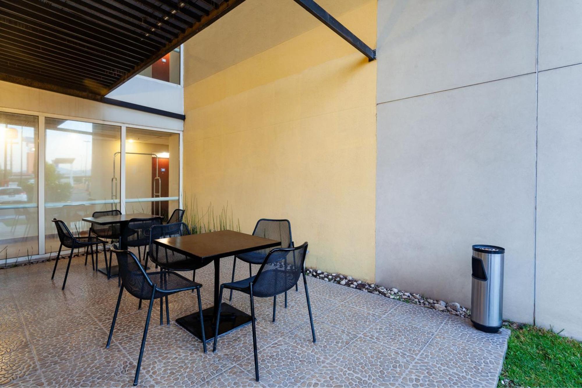 City Express By Marriott Celaya Parque Exterior photo