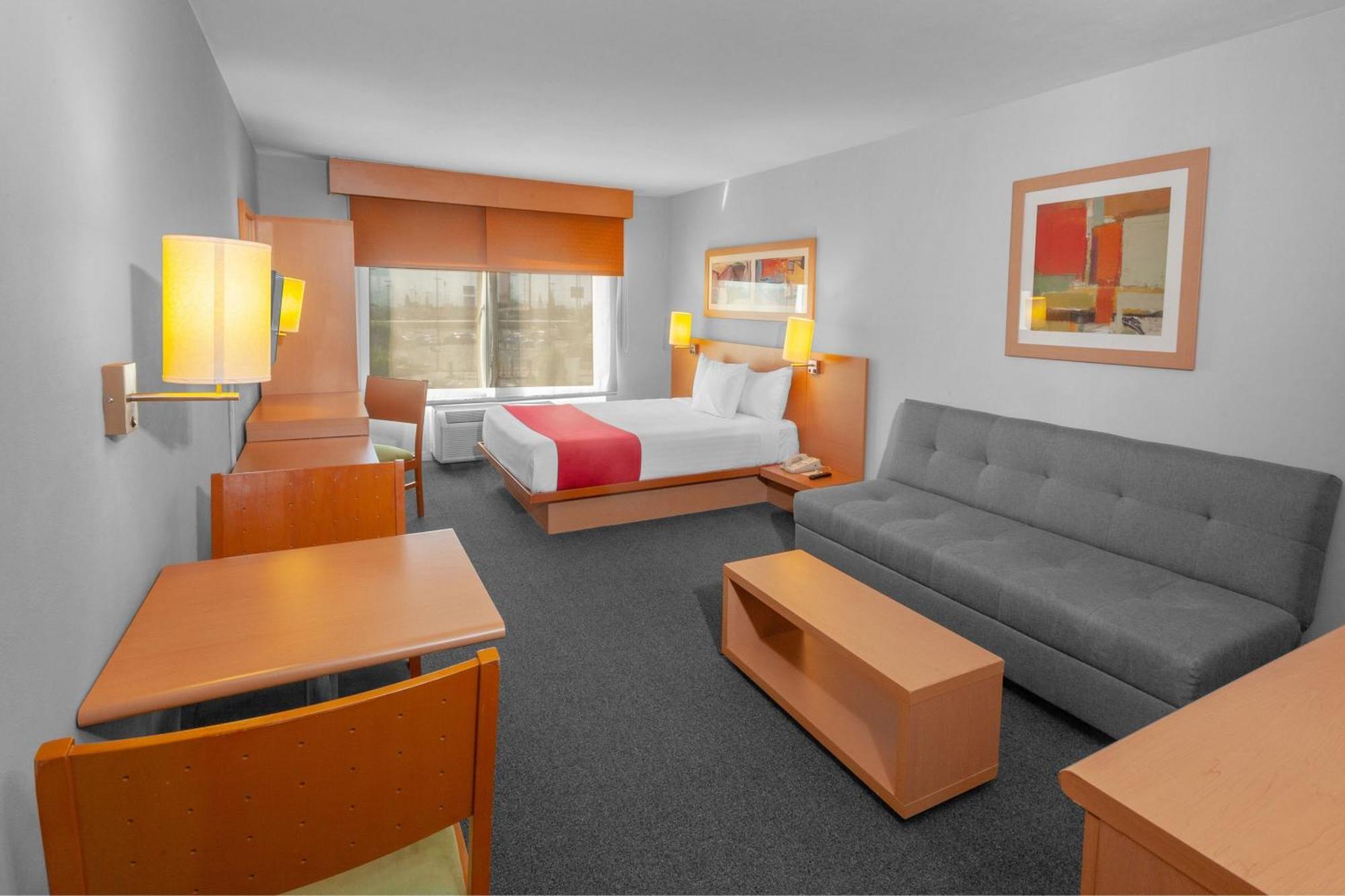 City Express By Marriott Celaya Parque Exterior photo