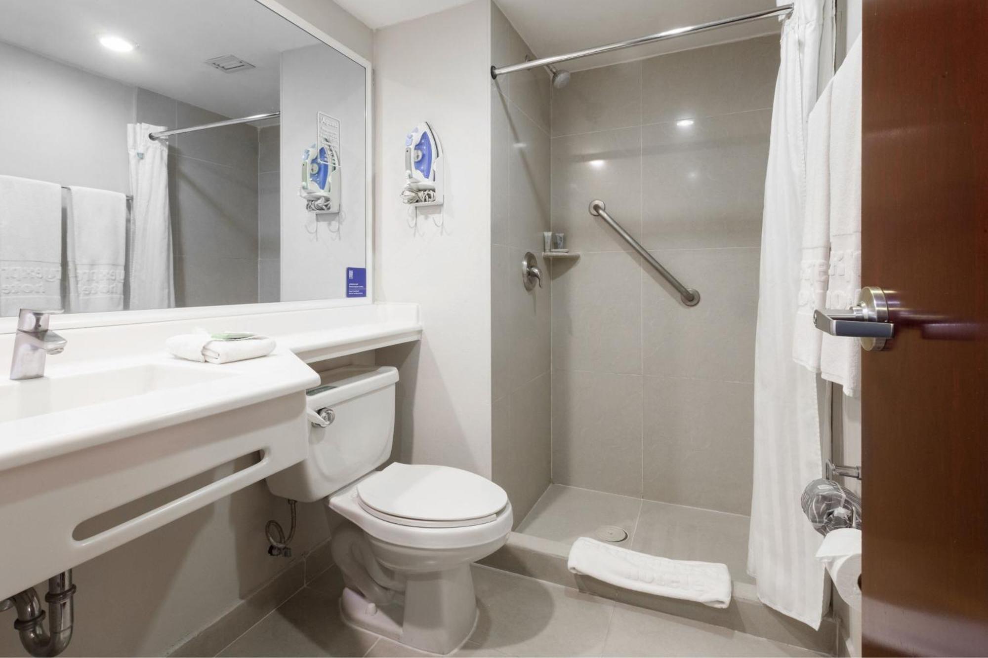 City Express By Marriott Celaya Parque Exterior photo
