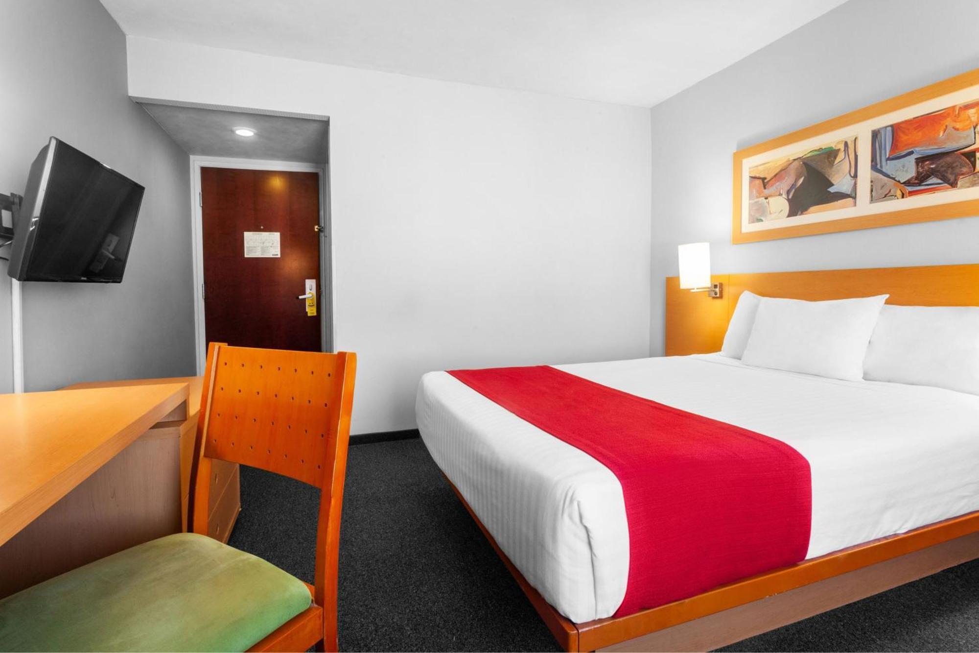 City Express By Marriott Celaya Parque Exterior photo