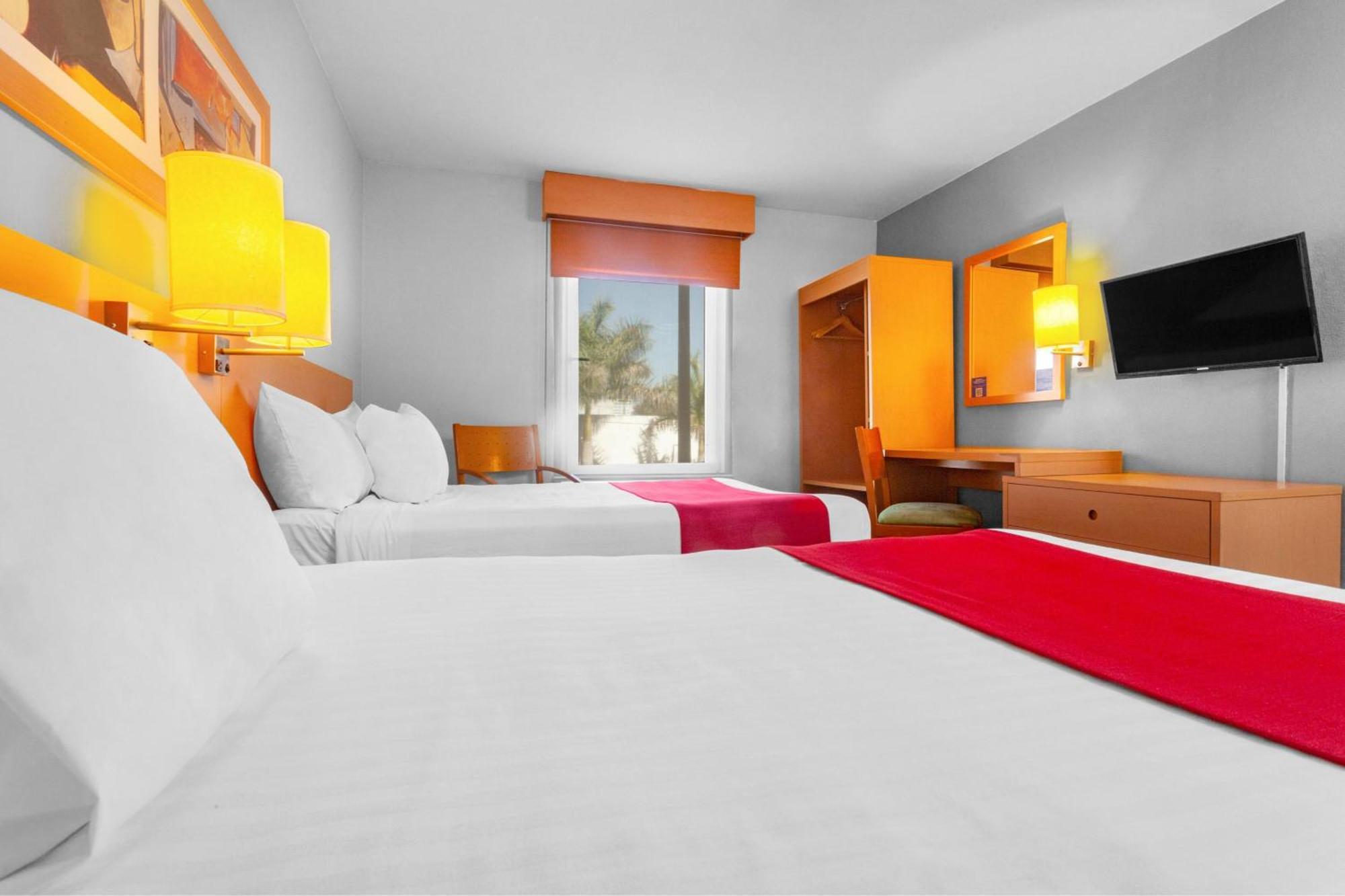 City Express By Marriott Celaya Parque Exterior photo