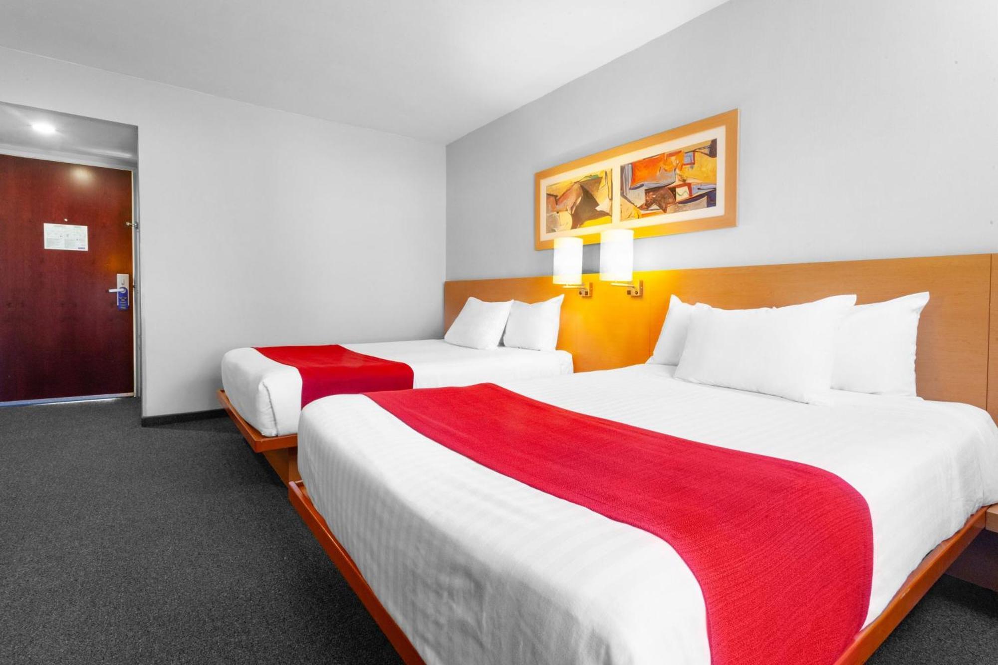 City Express By Marriott Celaya Parque Exterior photo