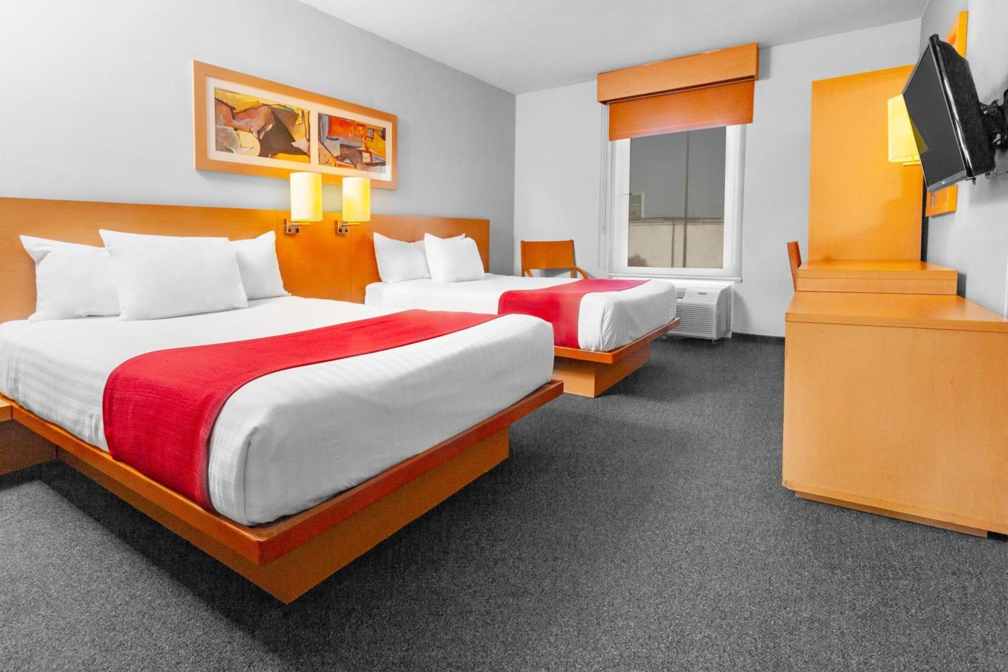 City Express By Marriott Celaya Parque Exterior photo