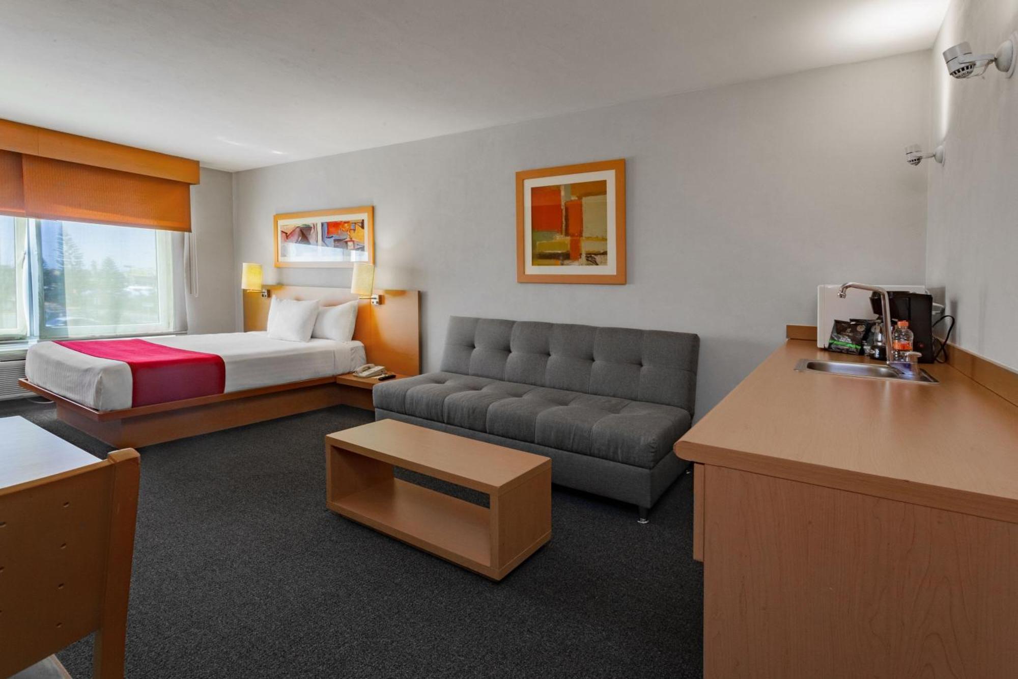 City Express By Marriott Celaya Parque Exterior photo