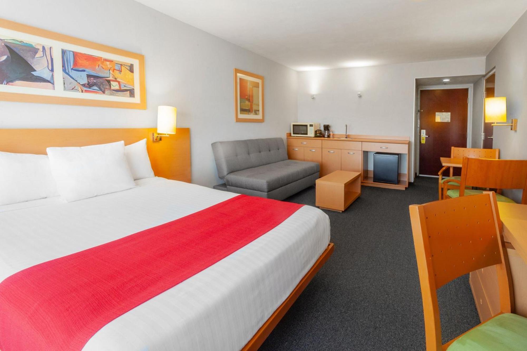 City Express By Marriott Celaya Parque Exterior photo