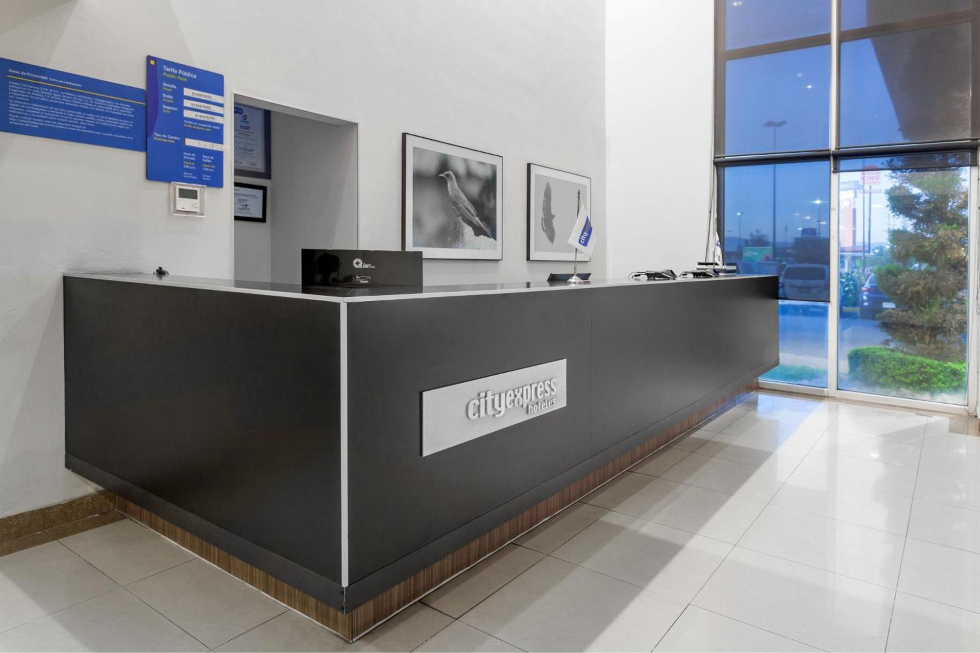 City Express By Marriott Celaya Parque Exterior photo
