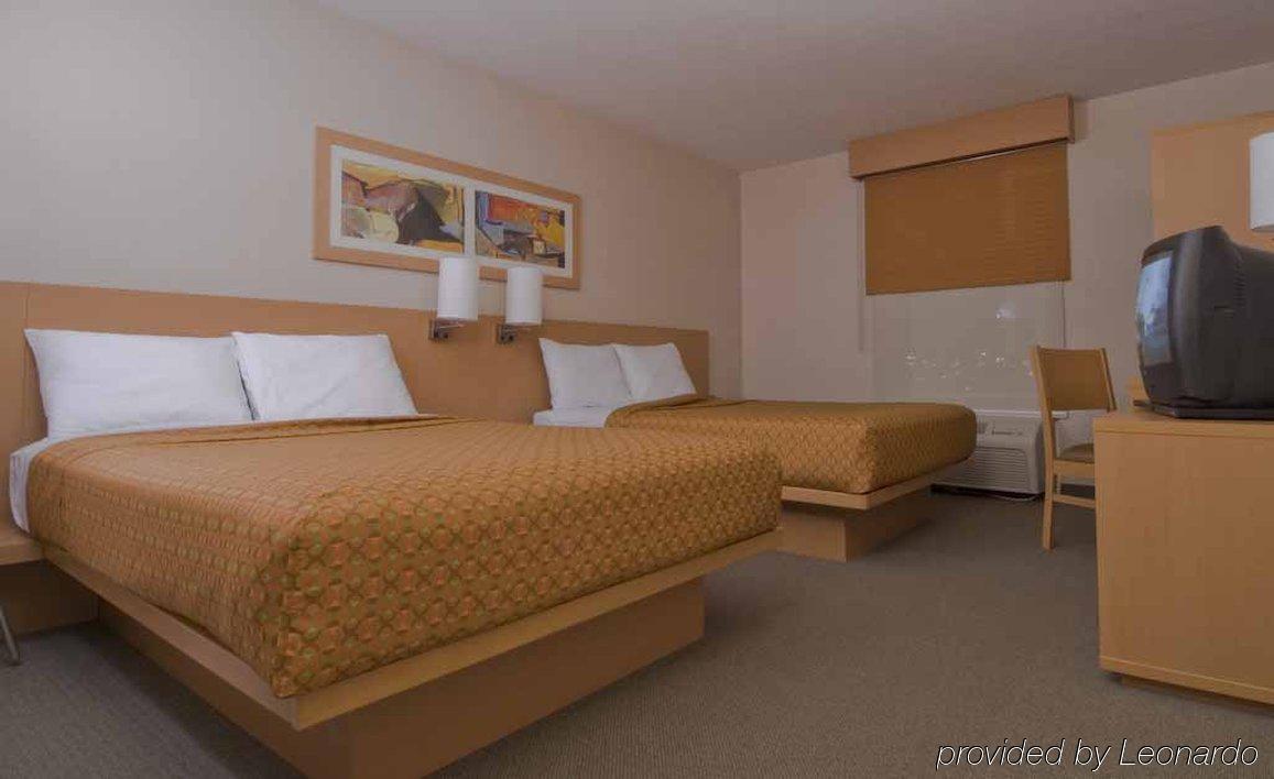 City Express By Marriott Celaya Parque Exterior photo