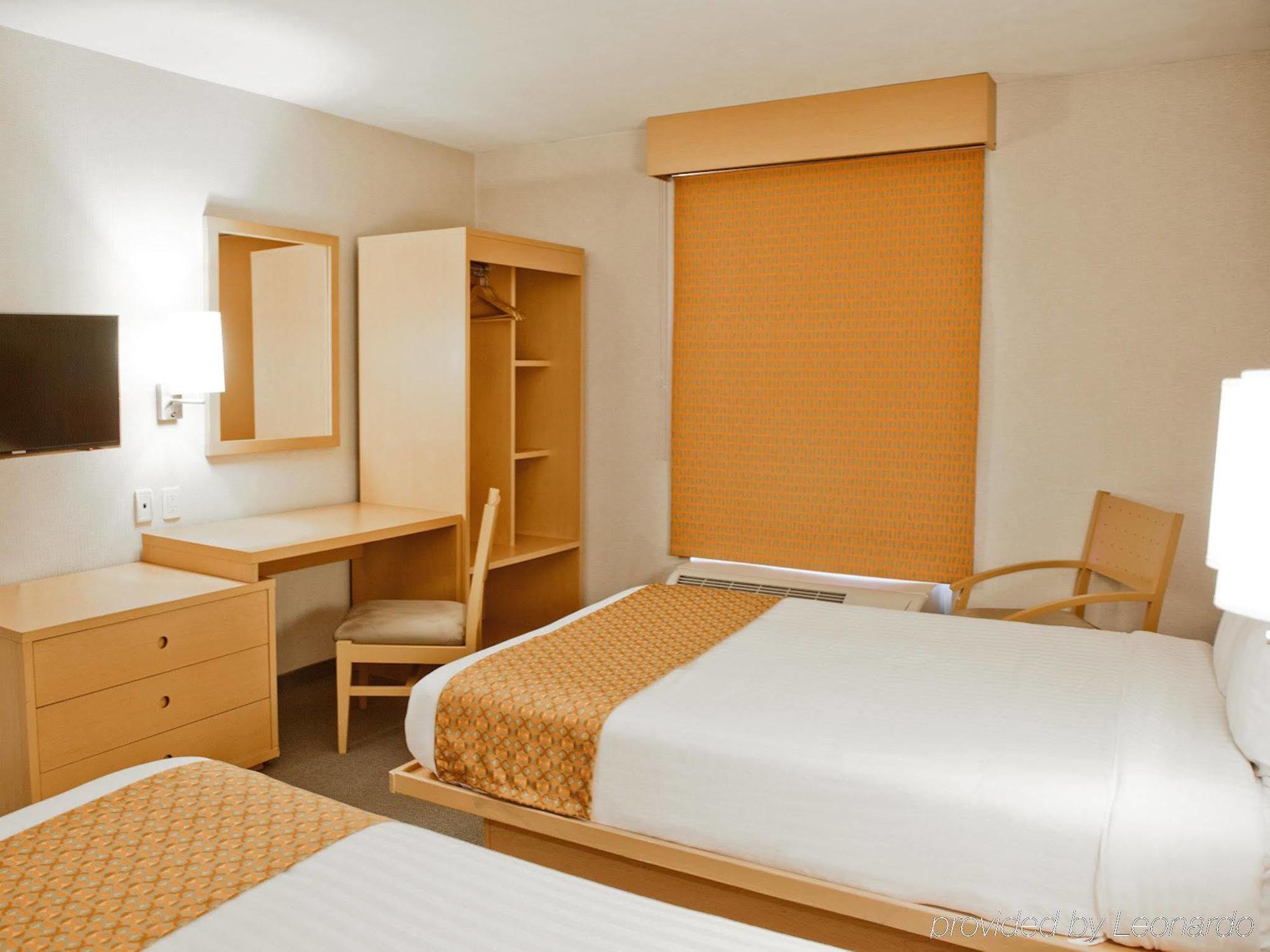 City Express By Marriott Celaya Parque Exterior photo