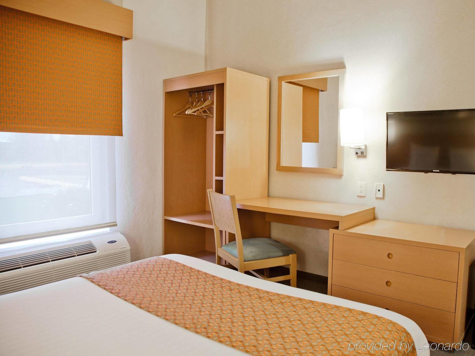 City Express By Marriott Celaya Parque Exterior photo