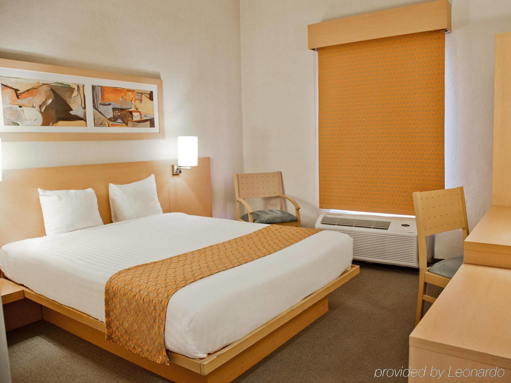 City Express By Marriott Celaya Parque Exterior photo