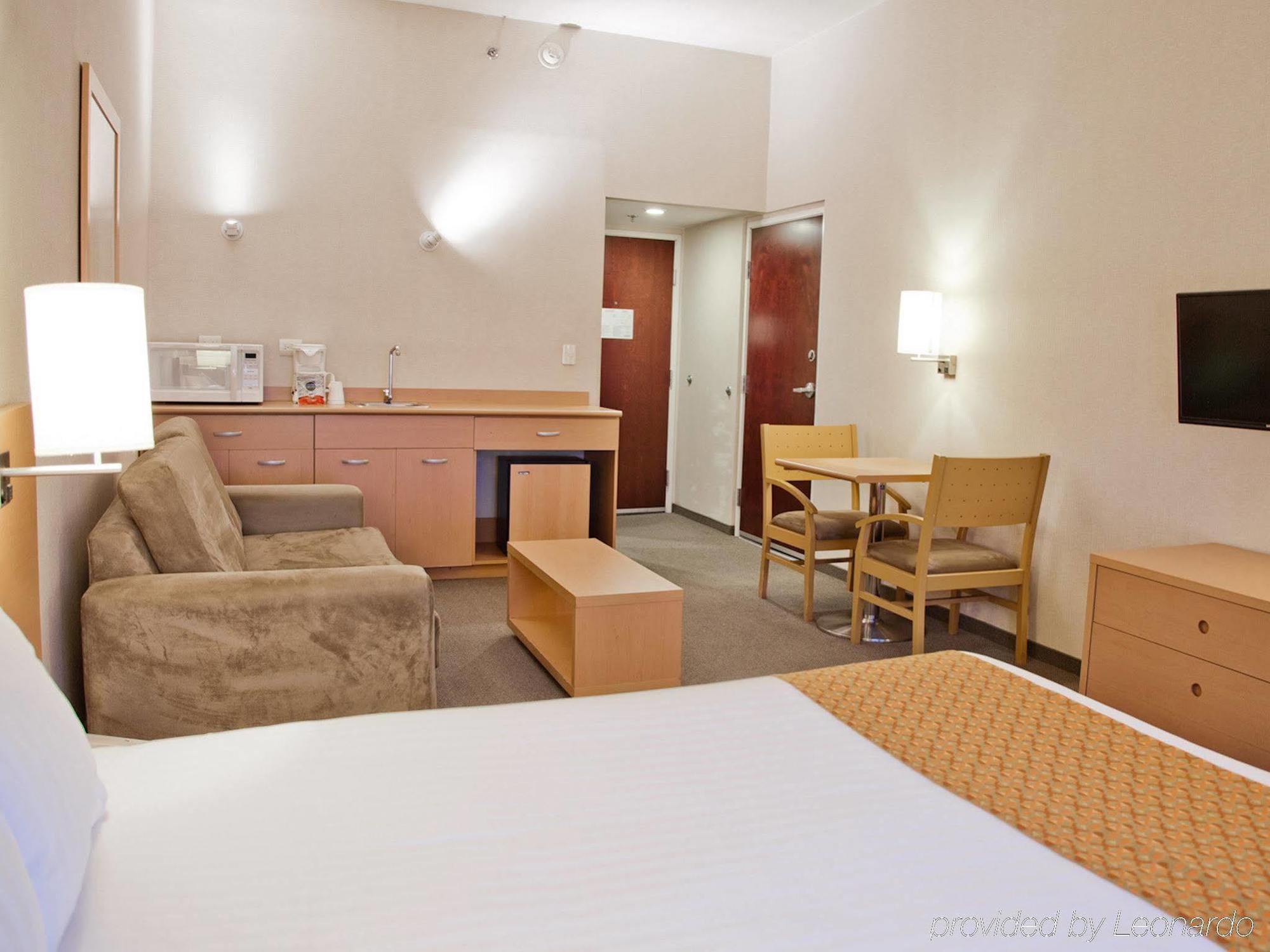 City Express By Marriott Celaya Parque Exterior photo