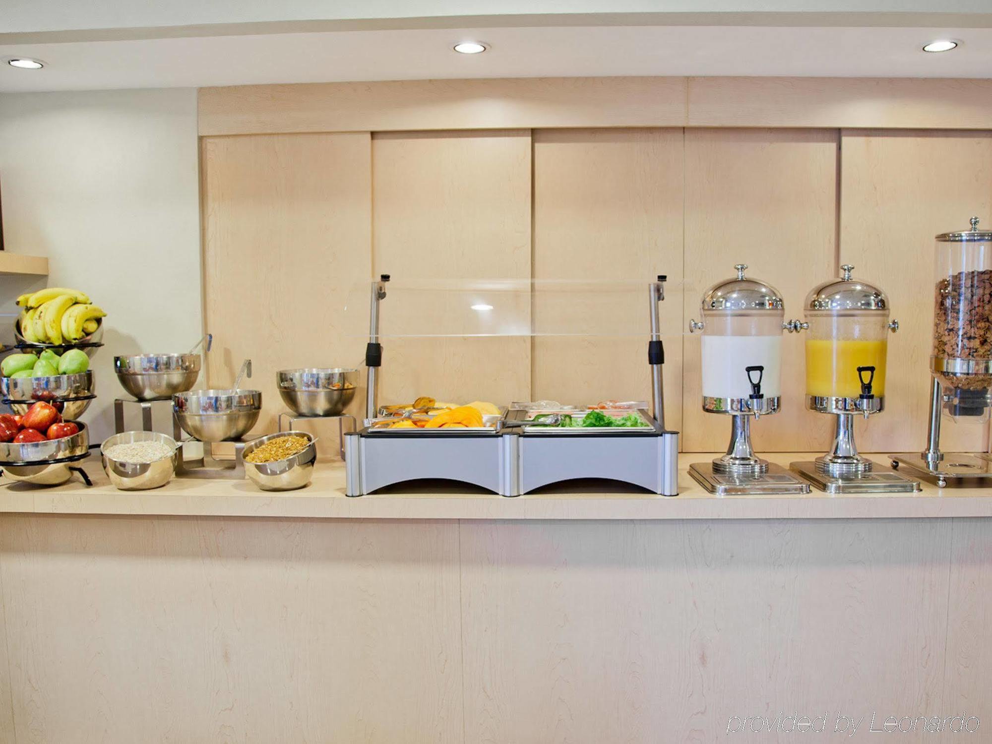 City Express By Marriott Celaya Parque Exterior photo