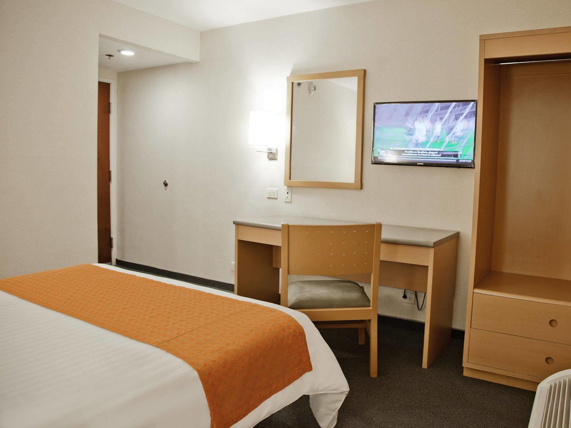 City Express By Marriott Celaya Parque Exterior photo